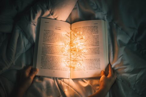Aufgeschlagenes Buch