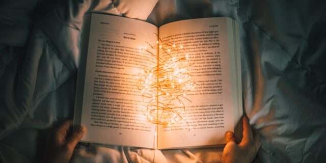 Aufgeschlagenes Buch