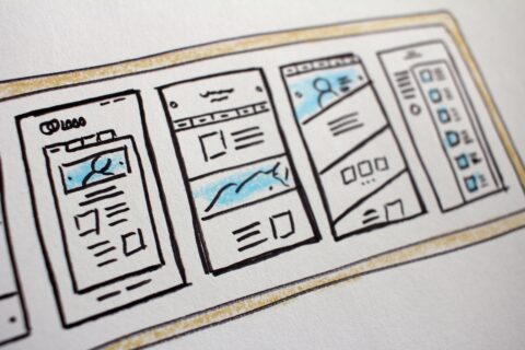 Handgezeichnete Skizze von verschiedenen Layout Möglichkeiten für die Darstellung einer Website.