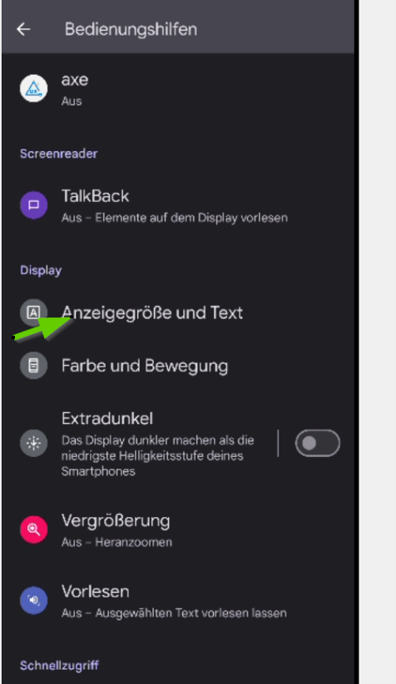 Android-Bildschirm mit geöffnetem Bedienungshilfen-Einstellungen, grüner Pfeil auf "Anzeigegrösse und Text", unter "Display"